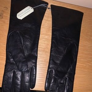 Never worn leather gloves